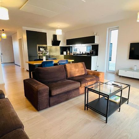 House Flow, 3 Room, Free 2 Parking Bratislava Extérieur photo