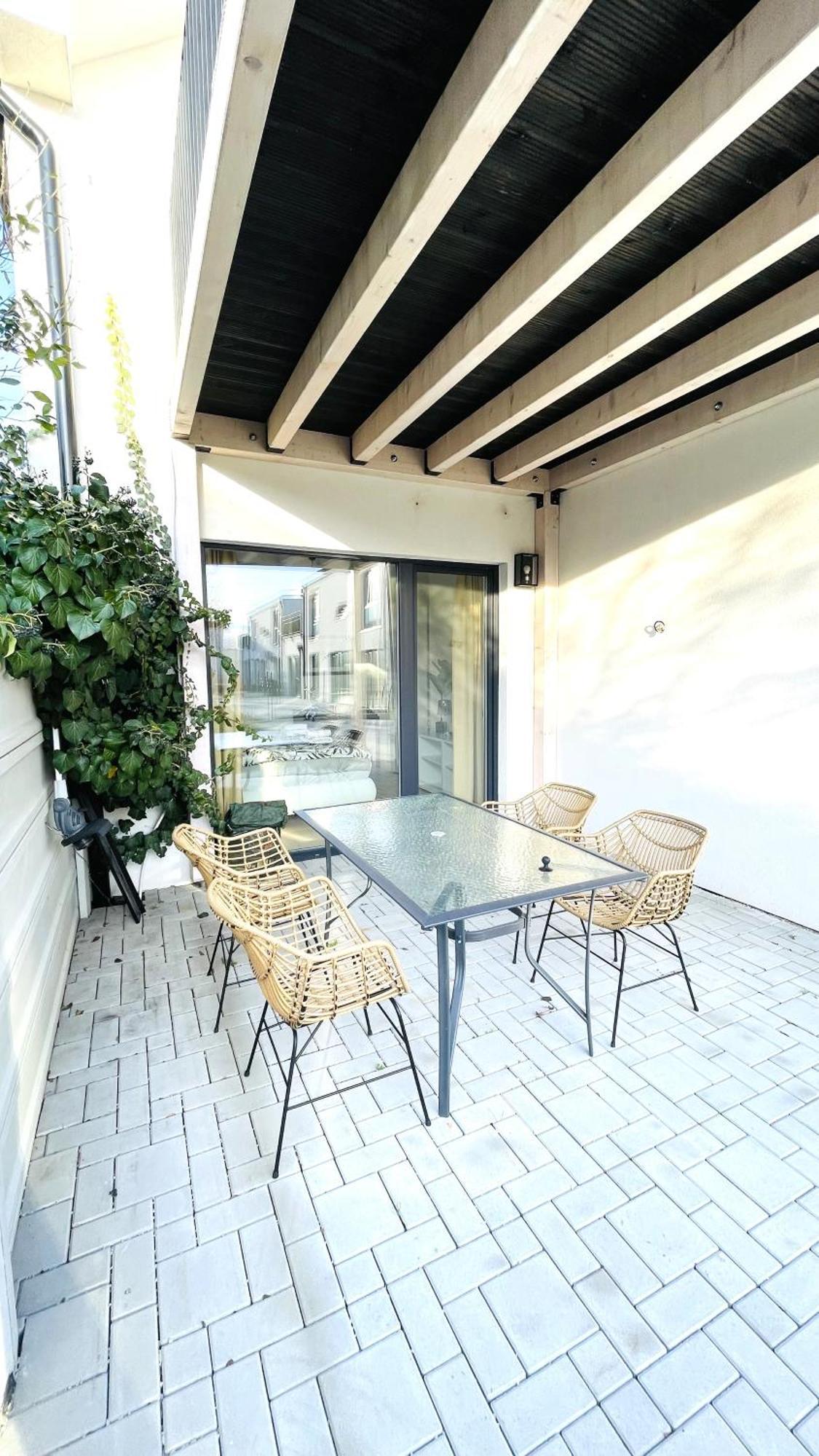 House Flow, 3 Room, Free 2 Parking Bratislava Extérieur photo
