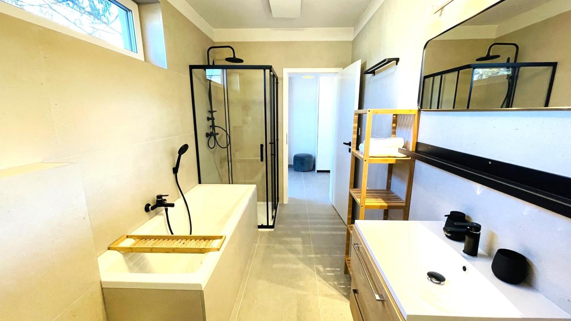 House Flow, 3 Room, Free 2 Parking Bratislava Extérieur photo