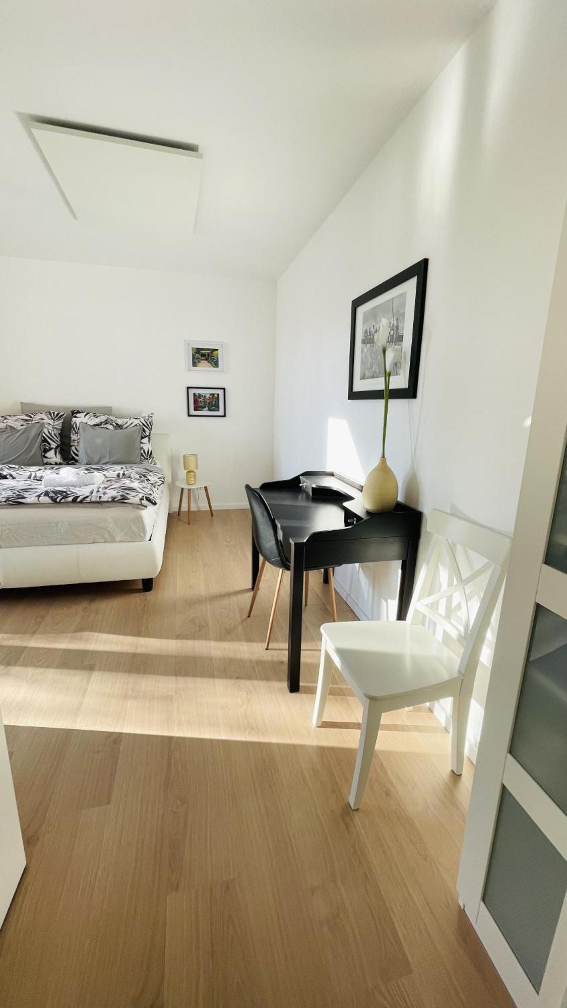 House Flow, 3 Room, Free 2 Parking Bratislava Extérieur photo
