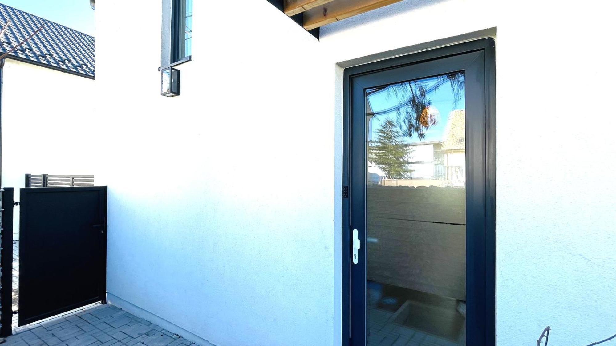 House Flow, 3 Room, Free 2 Parking Bratislava Extérieur photo