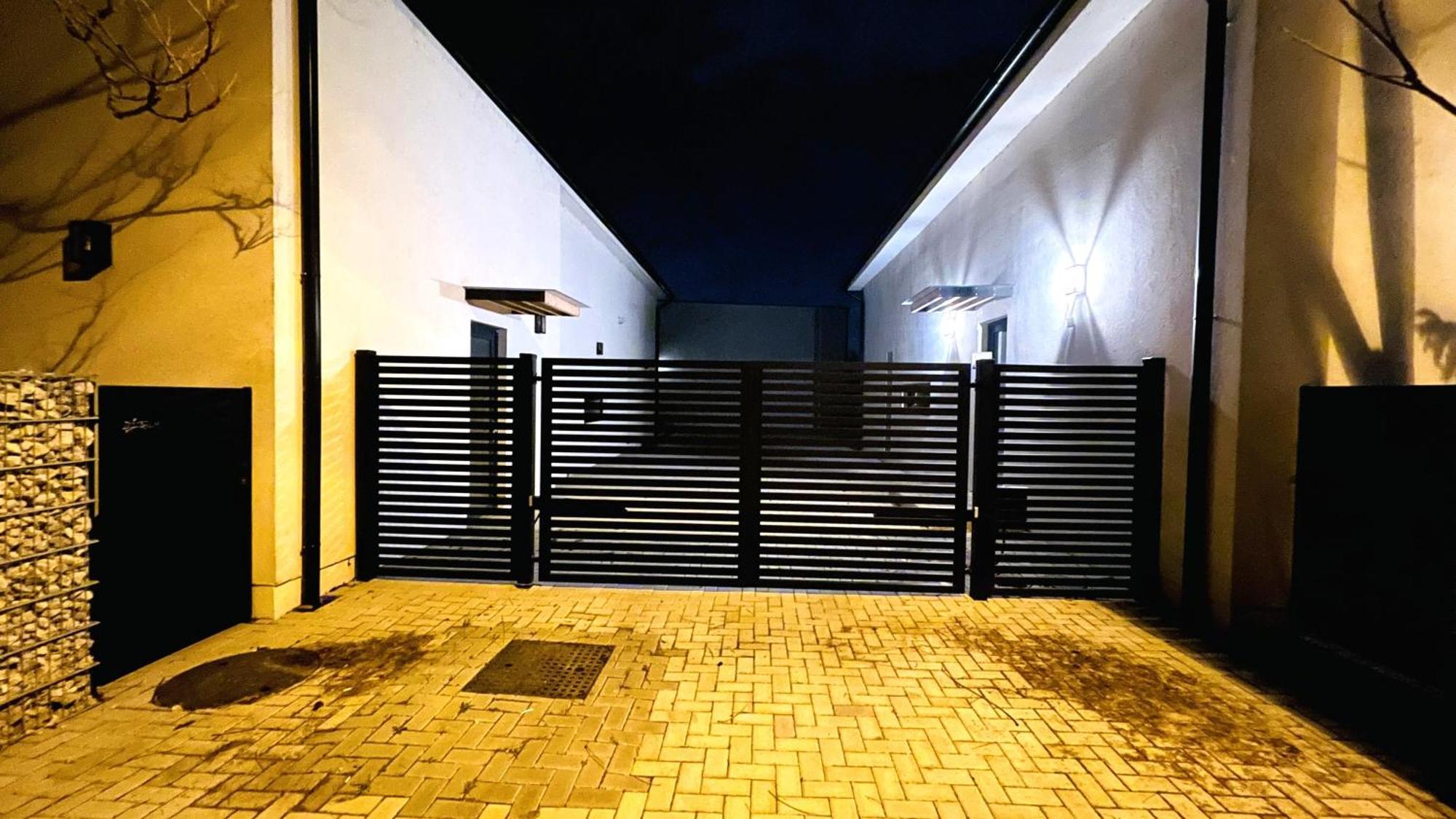 House Flow, 3 Room, Free 2 Parking Bratislava Extérieur photo
