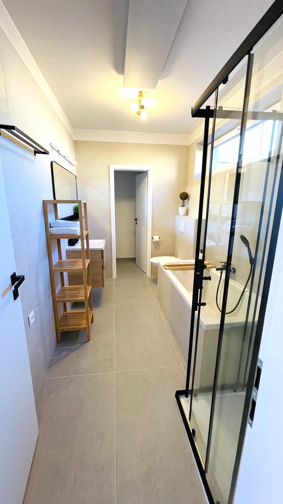 House Flow, 3 Room, Free 2 Parking Bratislava Extérieur photo