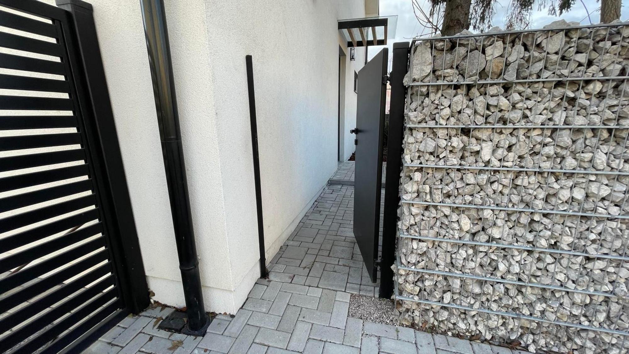 House Flow, 3 Room, Free 2 Parking Bratislava Extérieur photo