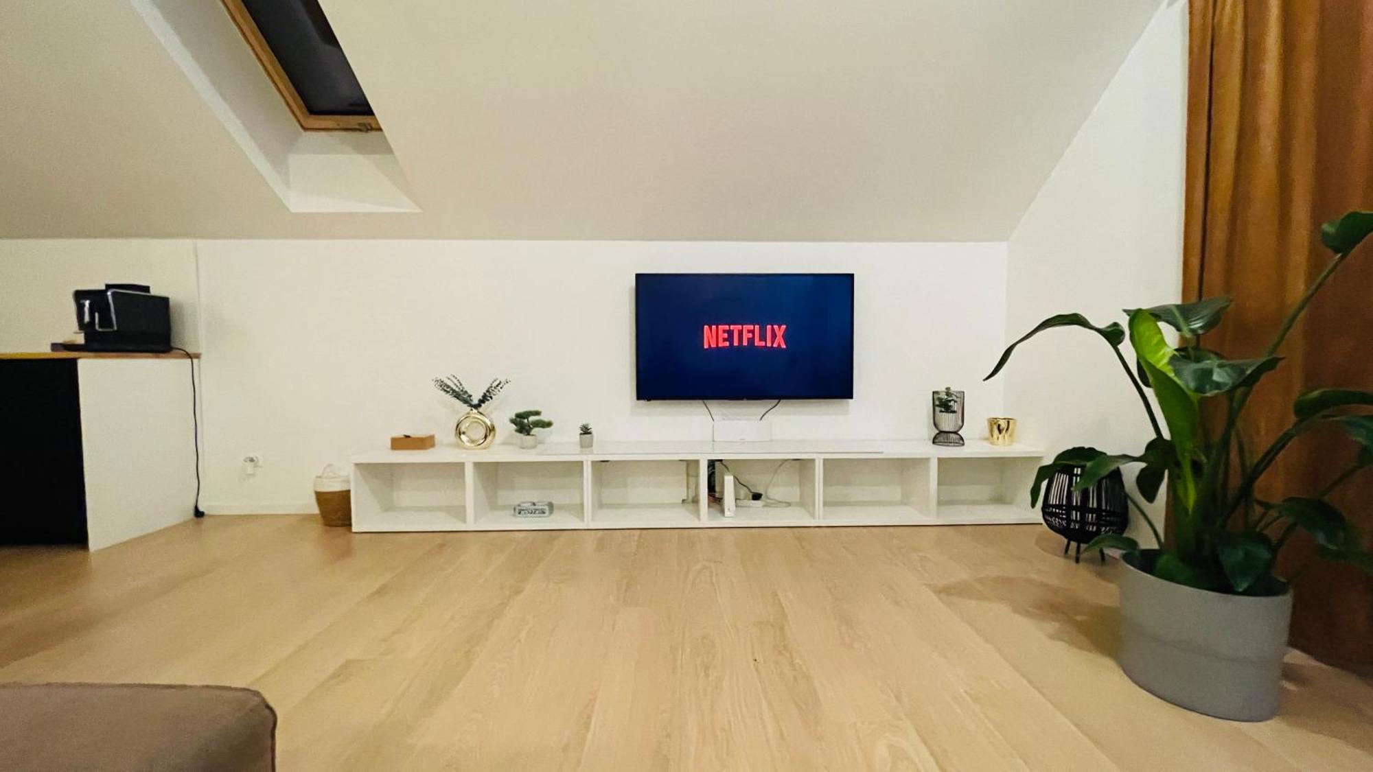 House Flow, 3 Room, Free 2 Parking Bratislava Extérieur photo