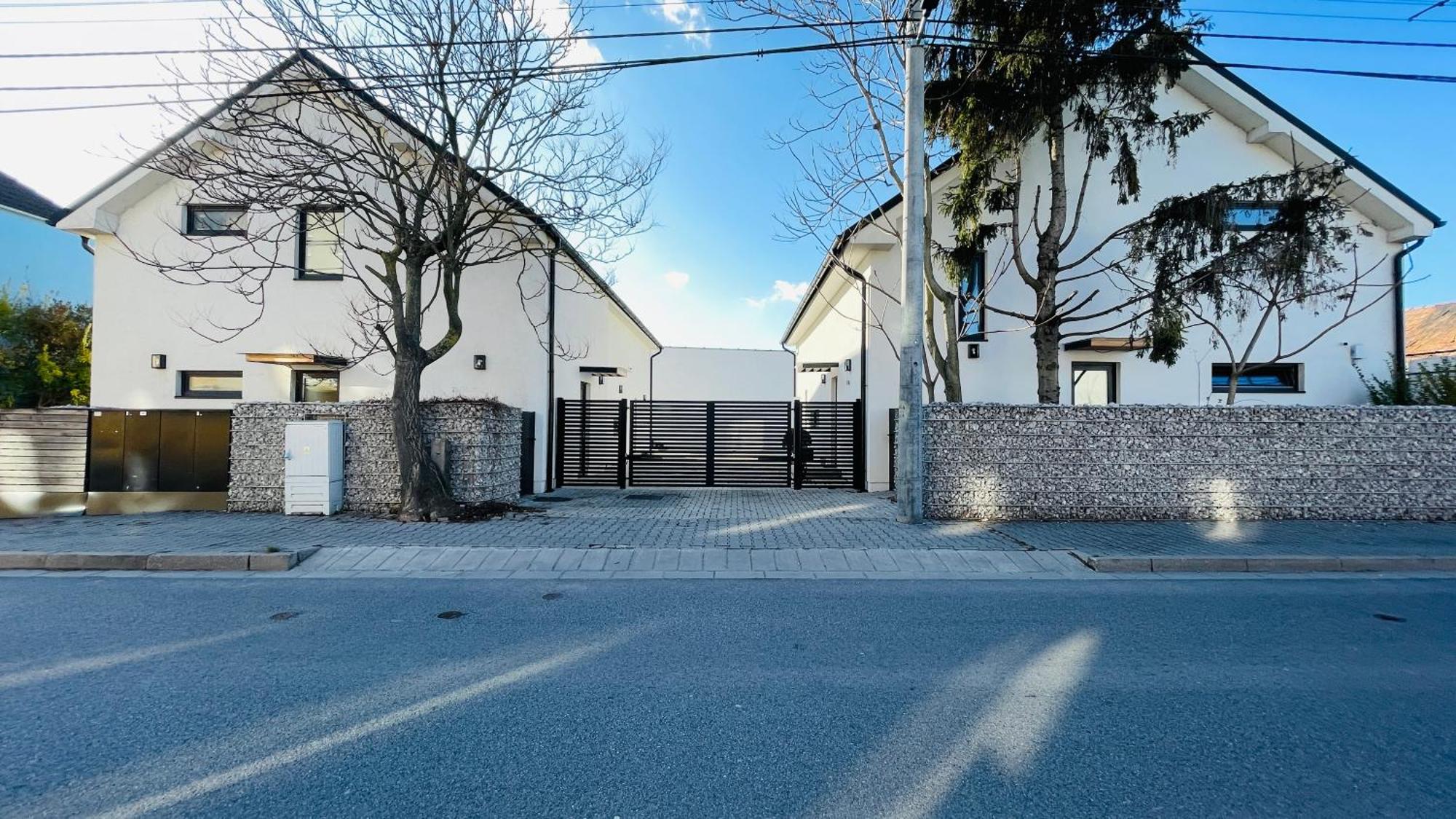 House Flow, 3 Room, Free 2 Parking Bratislava Extérieur photo