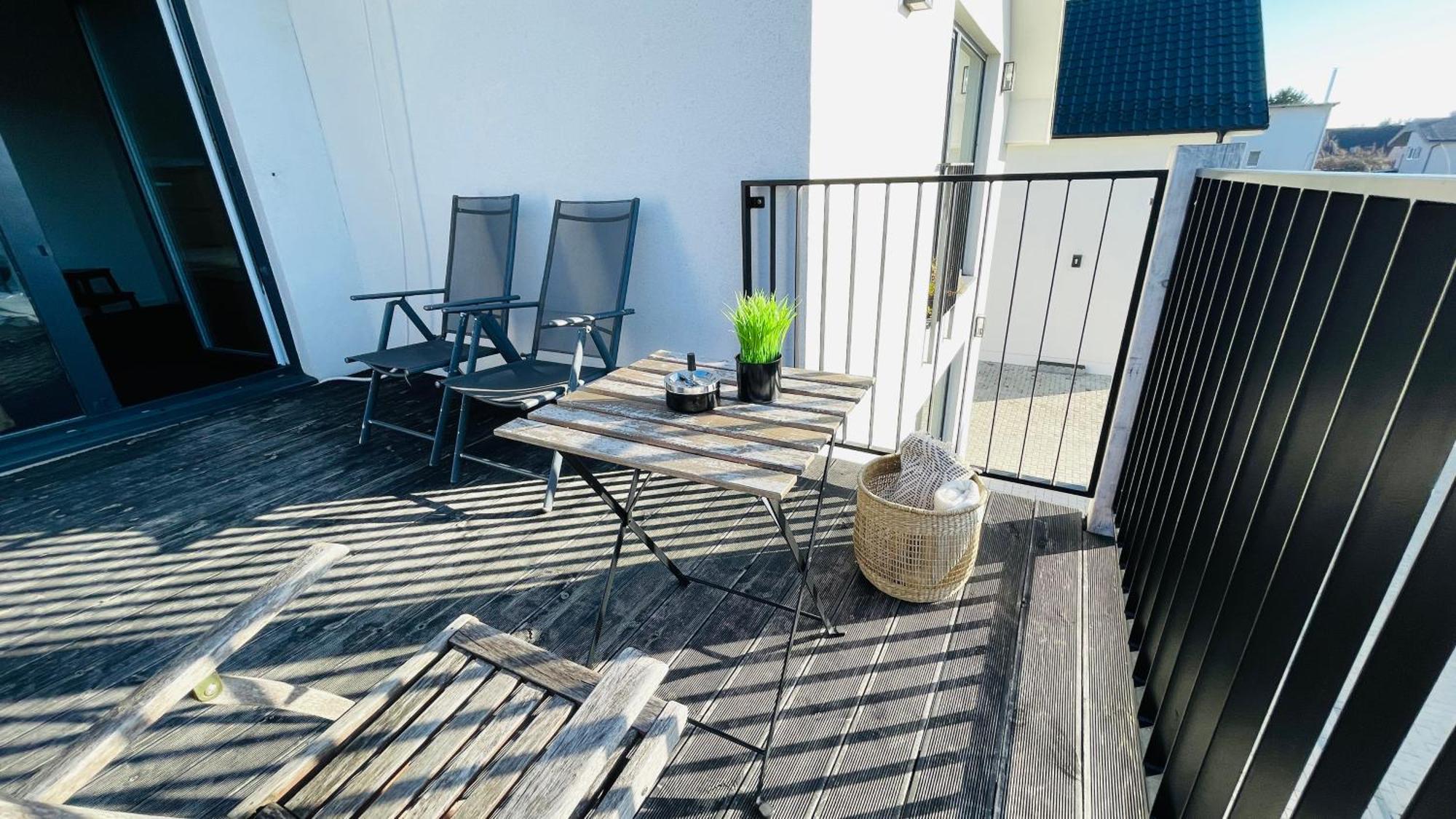 House Flow, 3 Room, Free 2 Parking Bratislava Extérieur photo